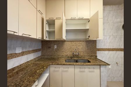 Apartamento à venda com 205m², 4 quartos e 2 vagasCozinha