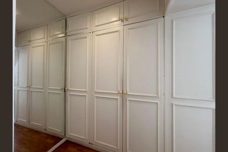 Apartamento à venda com 205m², 4 quartos e 2 vagasSuíte