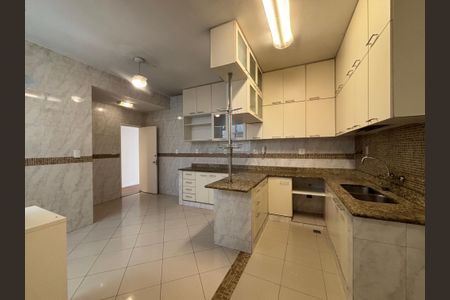 Apartamento à venda com 205m², 4 quartos e 2 vagasCozinha
