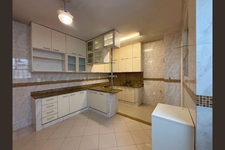 Apartamento à venda com 205m², 4 quartos e 2 vagasCozinha