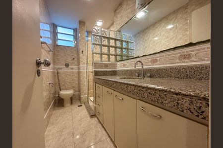 Apartamento à venda com 205m², 4 quartos e 2 vagasBanheiro social