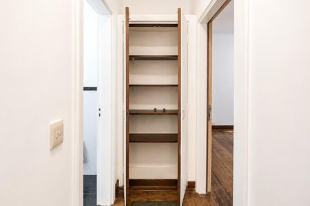 Apartamento para alugar com 150m², 3 quartos e 1 vaga Apartamento para alugar com 150m², 3 quartos e 1 vagaArmário - Corredor