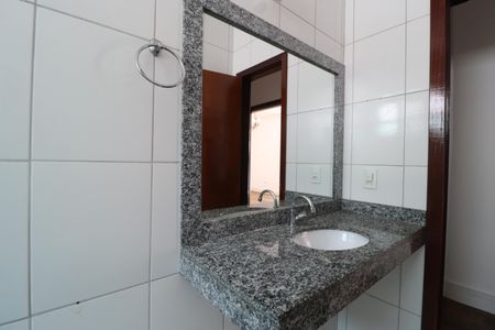 Casa para alugar com 190m², 3 quartos e 3 vagasBanheiro Social