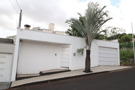 Casa para alugar com 190m², 3 quartos e 3 vagasFachada