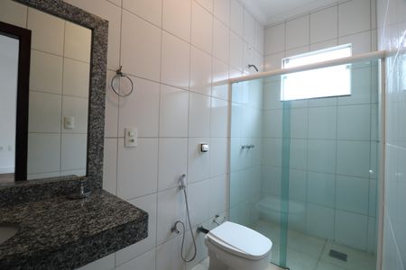 Casa para alugar com 190m², 3 quartos e 3 vagasBanheiro Suíte 2