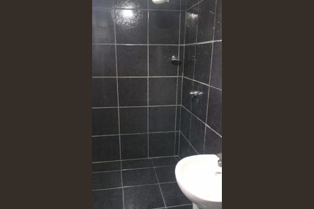 Banheiro de kitnet/studio para alugar com 1 quarto, 19m² em Paciência, Rio de Janeiro