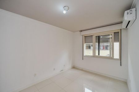 Quarto de apartamento para alugar com 1 quarto, 54m² em Vila Ipiranga, Porto Alegre