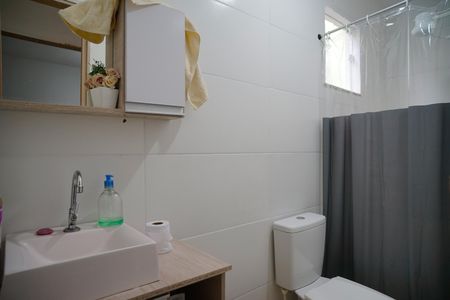 Casa para alugar com 58m², 2 quartos e 2 vagasBanheiro Social