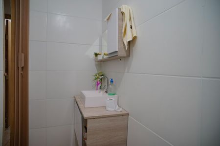 Casa para alugar com 58m², 2 quartos e 2 vagasBanheiro Social