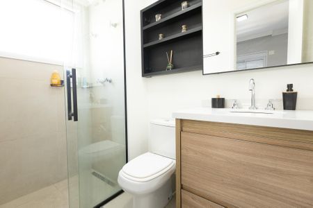 Apartamento para alugar com 64m², 2 quartos e 1 vaga Apartamento para alugar com 64m², 2 quartos e 1 vagaBanheiro da Suíte