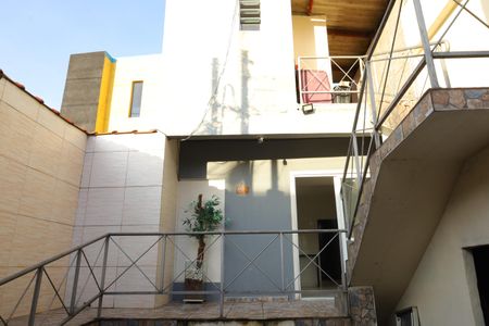 Casa para alugar com 80m², 4 quartos e 1 vagaFachada interna do imóvel