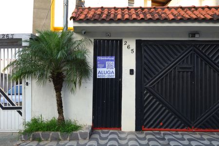 Casa para alugar com 80m², 4 quartos e 1 vagaPlaca instalada no portão do imóvel - Código do imóvel - YIXW-1183