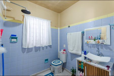 Casa à venda com 200m², 3 quartos e 1 vaga Casa à venda com 200m², 3 quartos e 1 vagaBanheiro