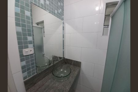 Banheiro de casa para alugar com 2 quartos, 60m² em Catiapoã, São Vicente