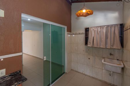Casa de condomínio para alugar com 61m², 2 quartos e 1 vagaÁrea de Serviço