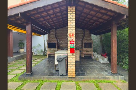 Casa à venda com 110m², 3 quartos e 2 vagasÁrea comum - Churrasqueira