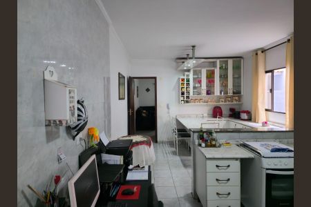 Casa à venda com 110m², 3 quartos e 2 vagasCozinha 