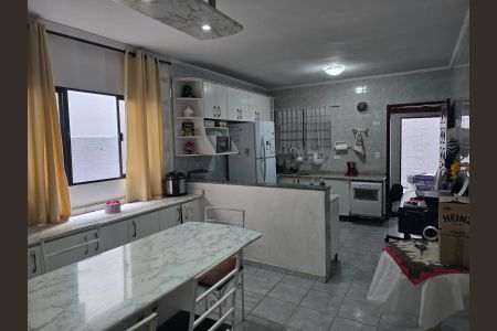 Casa à venda com 110m², 3 quartos e 2 vagasCozinha 