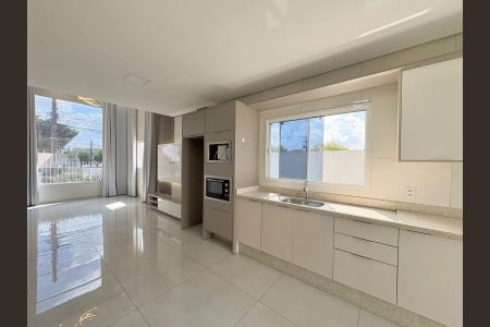 Cozinha  de casa para alugar com 3 quartos, 123m² em São José, Canoas