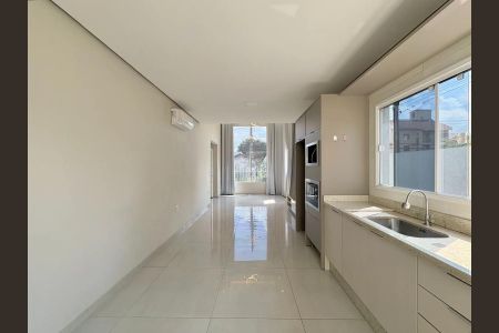 Cozinha  de casa para alugar com 3 quartos, 123m² em São José, Canoas