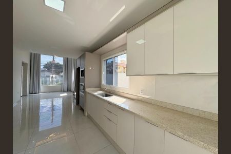 Cozinha  de casa para alugar com 3 quartos, 123m² em São José, Canoas