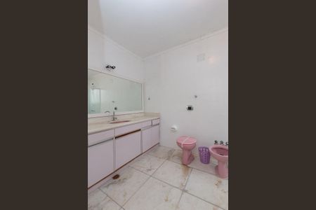 Casa à venda com 272m², 4 quartos e 3 vagas Casa à venda com 272m², 4 quartos e 3 vagasBanheiro 1