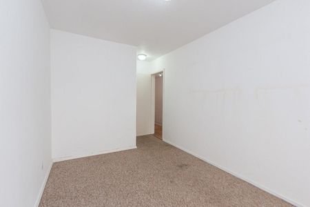 Casa à venda com 272m², 4 quartos e 3 vagas Casa à venda com 272m², 4 quartos e 3 vagasQuarto 3