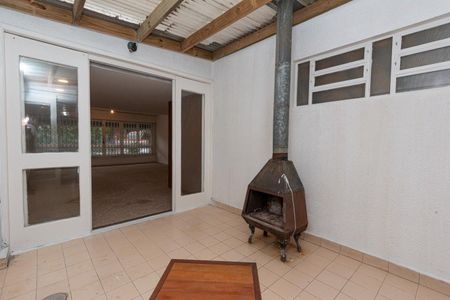 Casa à venda com 272m², 4 quartos e 3 vagas Casa à venda com 272m², 4 quartos e 3 vagasÁrea Comum