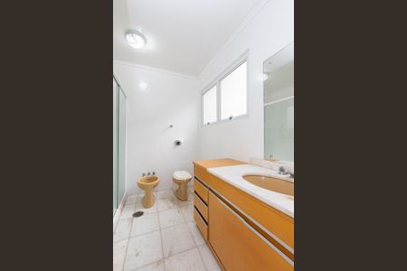 Casa à venda com 272m², 4 quartos e 3 vagas Casa à venda com 272m², 4 quartos e 3 vagasBanheiro 2