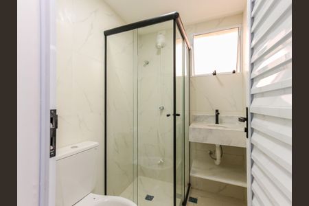 Banheiro de kitnet/studio para alugar com 1 quarto, 16m² em Jaguaré, São Paulo