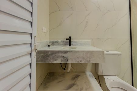 Banheiro social de apartamento para alugar com 1 quarto, 20m² em Jaguaré, São Paulo