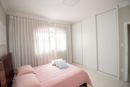 Casa à venda com 360m², 3 quartos e 2 vagasQuarto Suíte