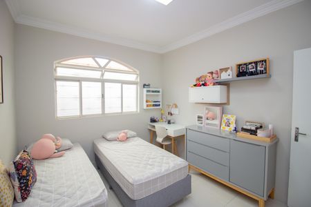 Casa à venda com 360m², 3 quartos e 2 vagasQuarto 2