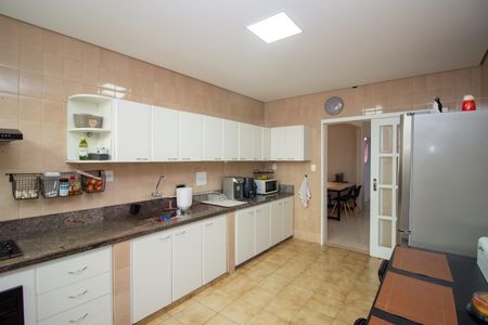 Casa à venda com 360m², 3 quartos e 2 vagasCozinha e Área de Serviço