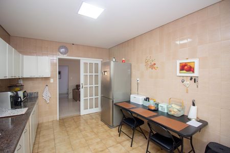 Casa à venda com 360m², 3 quartos e 2 vagasCozinha e Área de Serviço