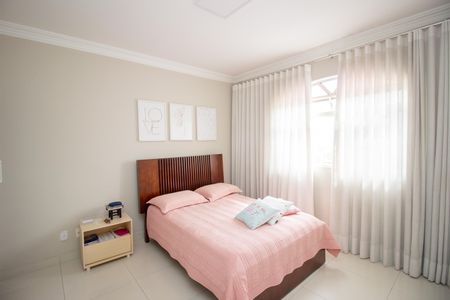 Casa à venda com 360m², 3 quartos e 2 vagasQuarto Suíte