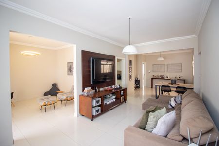 Casa à venda com 360m², 3 quartos e 2 vagasSala de TV