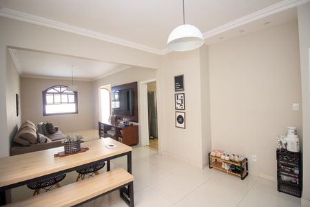 Casa à venda com 360m², 3 quartos e 2 vagasSala de TV