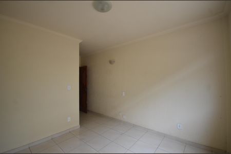 Sala de casa de condomínio para alugar com 2 quartos, 42m² em Guadalupe, Rio de Janeiro