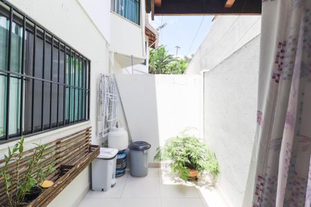 Casa de condomínio para alugar com 116m², 3 quartos e 2 vagas