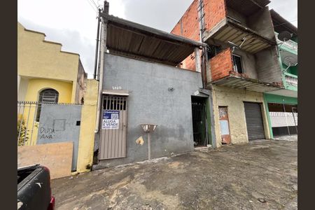 Casa para alugar com 52m², 2 quartos e sem vaga Casa para alugar com 52m², 2 quartos e sem vagaFachada