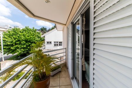 Casa de condomínio à venda com 560m², 5 quartos e 4 vagas Casa de condomínio à venda com 560m², 5 quartos e 4 vagasVaranda
