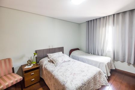 Casa de condomínio à venda com 560m², 5 quartos e 4 vagas Casa de condomínio à venda com 560m², 5 quartos e 4 vagasSuíte 2