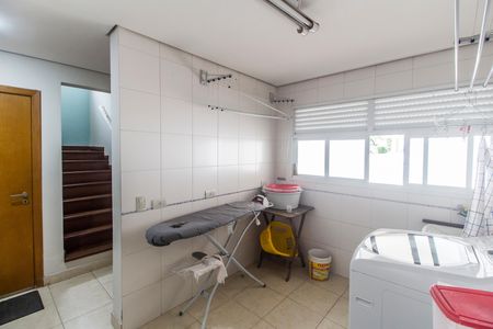 Casa de condomínio à venda com 560m², 5 quartos e 4 vagas Casa de condomínio à venda com 560m², 5 quartos e 4 vagasÁrea de Serviço
