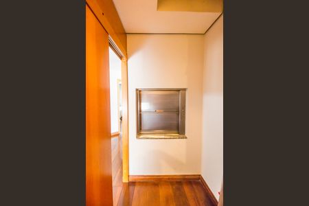 Casa de condomínio à venda com 560m², 5 quartos e 4 vagas Casa de condomínio à venda com 560m², 5 quartos e 4 vagasDetalhe