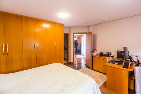 Casa de condomínio à venda com 560m², 5 quartos e 4 vagas Casa de condomínio à venda com 560m², 5 quartos e 4 vagasSuíte 3