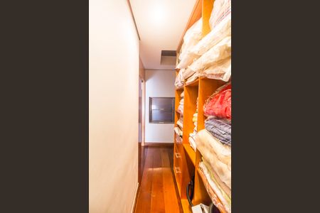Casa de condomínio à venda com 560m², 5 quartos e 4 vagas Casa de condomínio à venda com 560m², 5 quartos e 4 vagasDetalhe