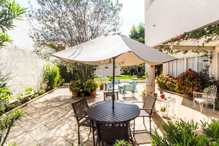 Casa de condomínio à venda com 560m², 5 quartos e 4 vagas Casa de condomínio à venda com 560m², 5 quartos e 4 vagasVista da Sala