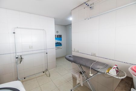 Casa de condomínio à venda com 560m², 5 quartos e 4 vagas Casa de condomínio à venda com 560m², 5 quartos e 4 vagasÁrea de Serviço