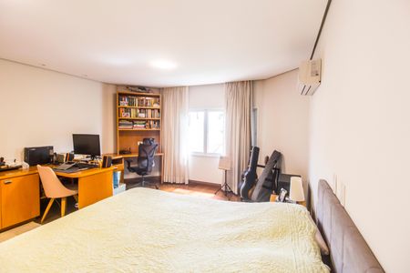 Casa de condomínio à venda com 560m², 5 quartos e 4 vagas Casa de condomínio à venda com 560m², 5 quartos e 4 vagasSuíte 3